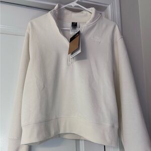 NWT Women’s North Face 1/4 Zip Size Small